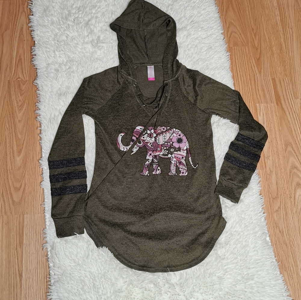 Green shirt long sleeve elephant